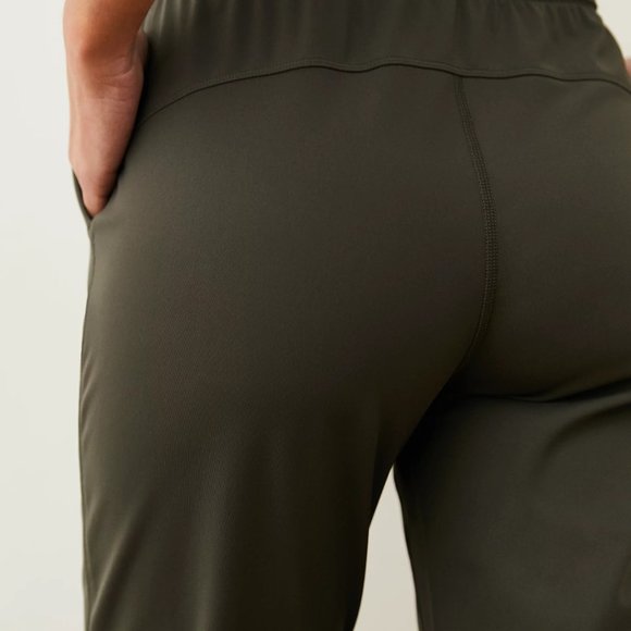 SOLD on Somewear.ca | The Group by Babaton Weekender Pant (S) - Picture 3 of 7